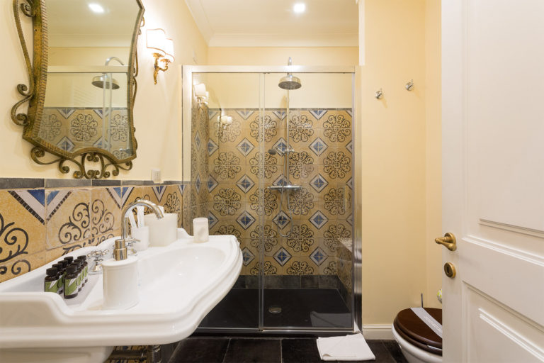 San Carlo Suites Noto - Deluxe Room Infiorata - Bathroom